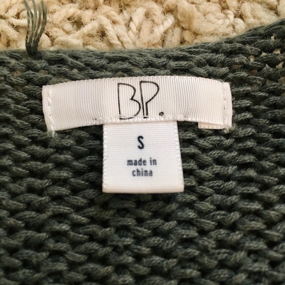 V-neck forest green sweater. - Picture 3 of 5
